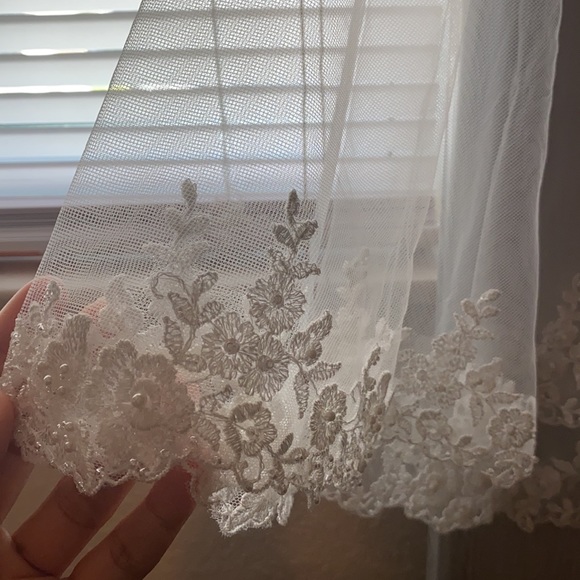 David’s Bridal Tulle Capelet with Lace- Soft White - Picture 3 of 10